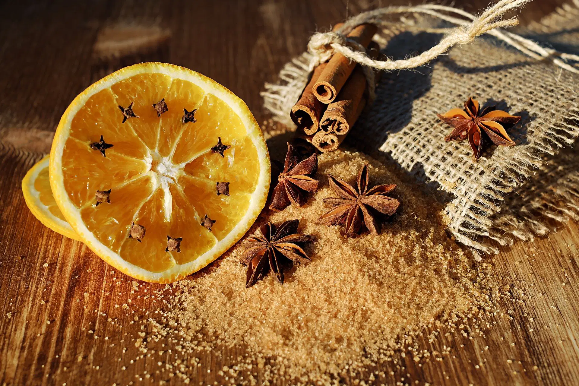 Orange, Zucker und Gewürze