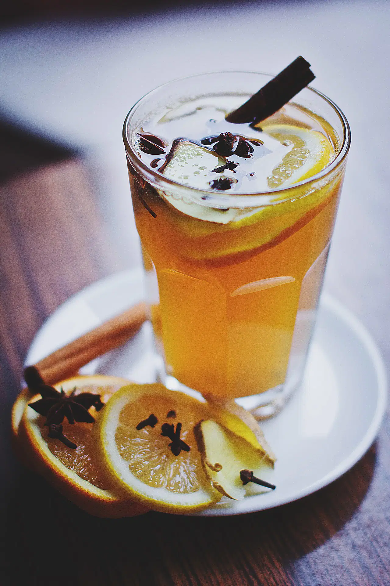 Weißer Glühwein im Glas